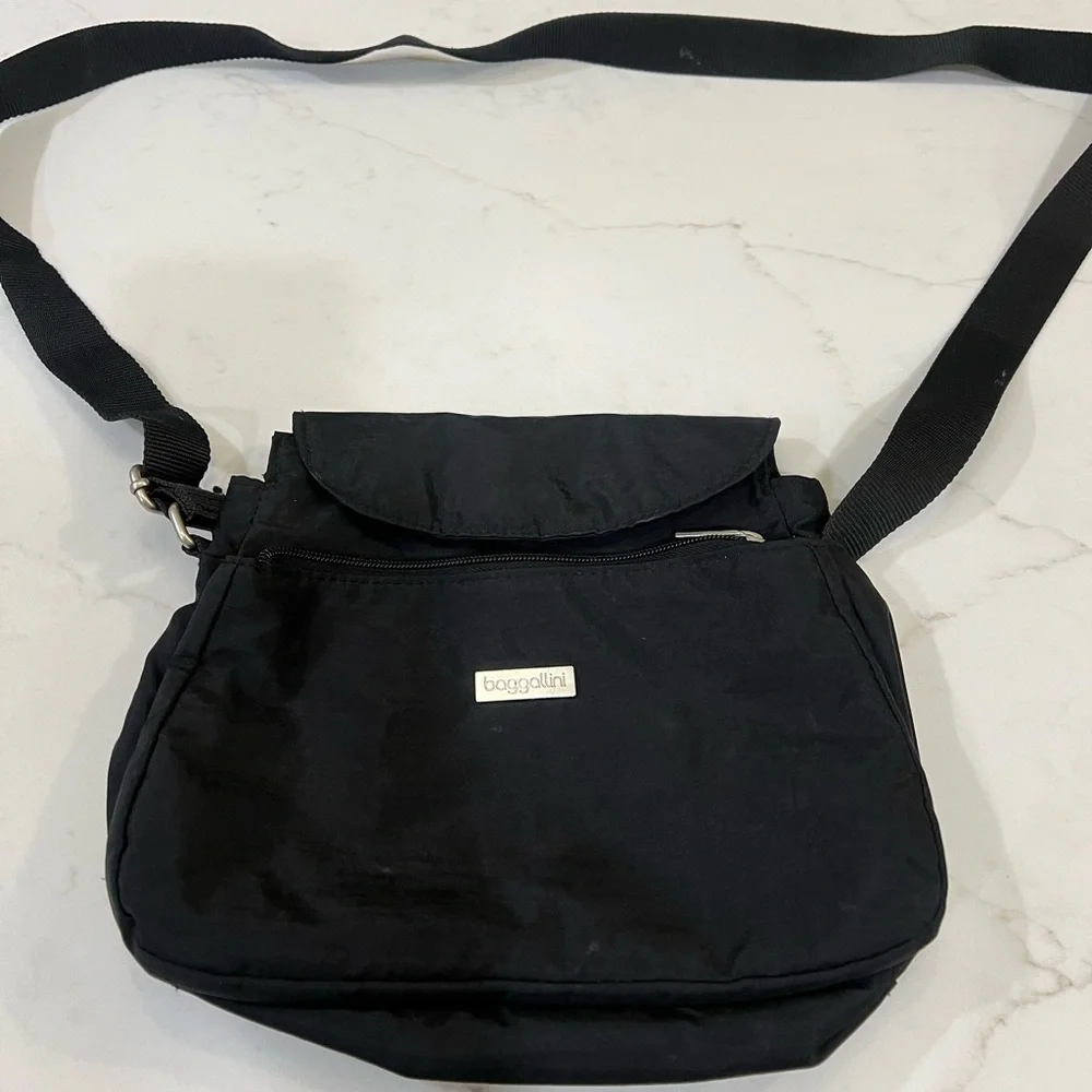 Baggallini Black Shoulder Bag Adjustable Strap Zipper Accents Pockets - Picture 4 of 6